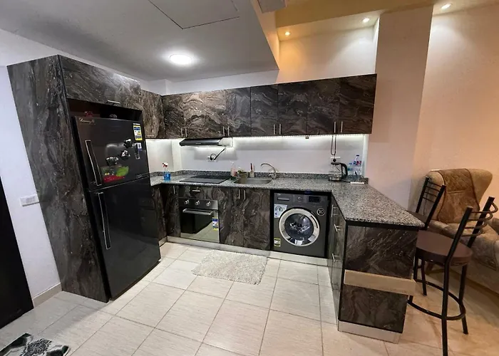 Apartmanhotel Florenza Khamsin Gurdaka